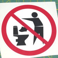 Вінілова наклейка - Сміття в унітаз не кидати! (10 см)